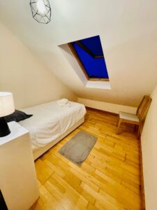 Habitación con cama individual en Ático en Extrada Xeral